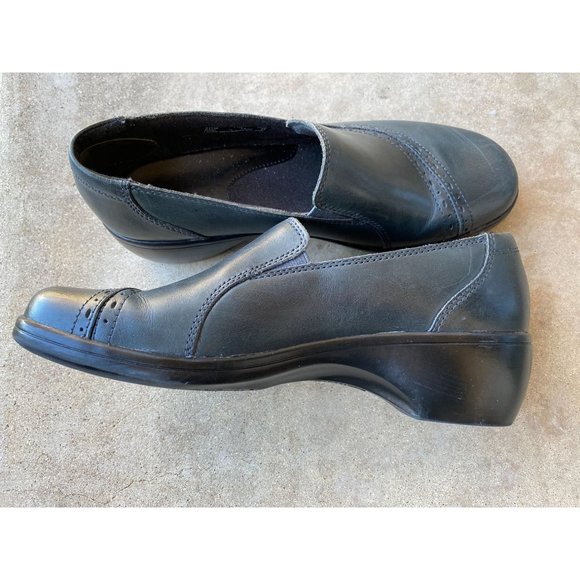 CLARKS WORK SHOE - Women - 7.5 - Black Leather - Loafers - Slip Resistant - Picture 4 of 14